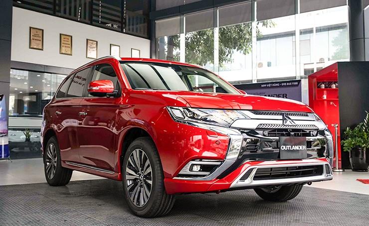 Giá xe Mitsubishi Outlander lăn bánh tháng 7/2025