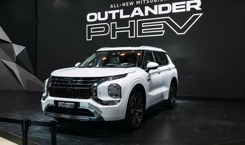 Cận cảnh Mitsubishi Outlander PHEV 2026 vừa ra mắt tại Đông Nam Á